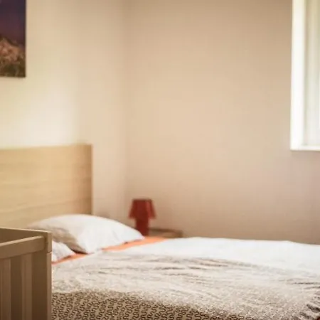 شقة In With Terrace, Air Conditioning, Wifi